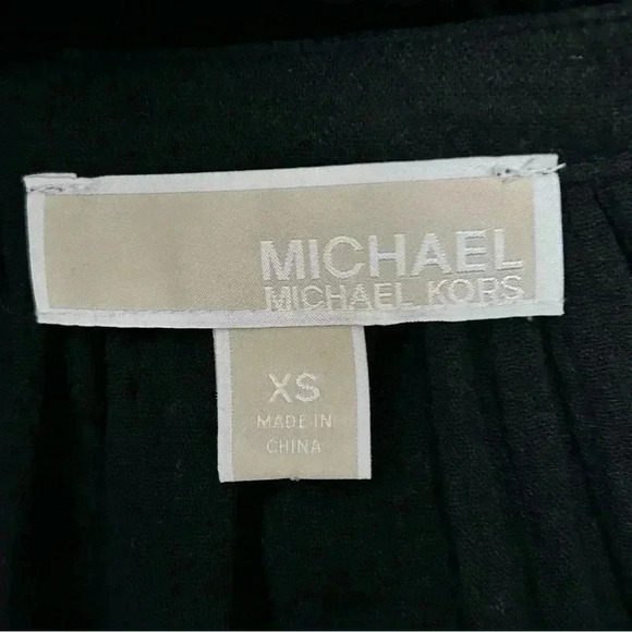 Michael Kors long Sleeves V-Neck Top - Picture 3 of 4